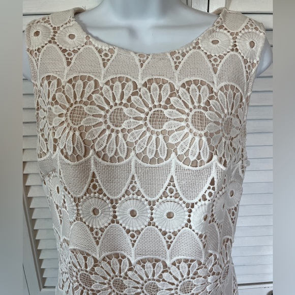 Liz Claiborne Sleeveless Ivory Lace Overlay Dress Size 10 - Picture 5 of 7